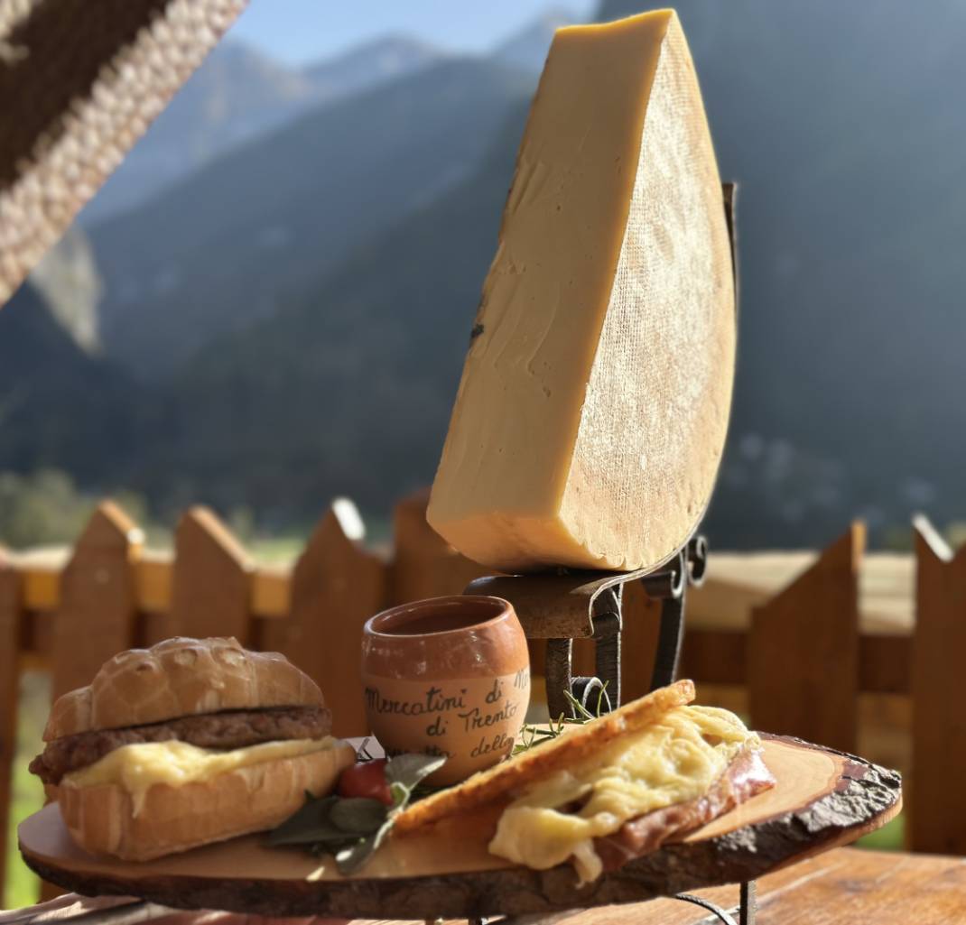 natale-a-trento-casette-46-casetta-della-raclette